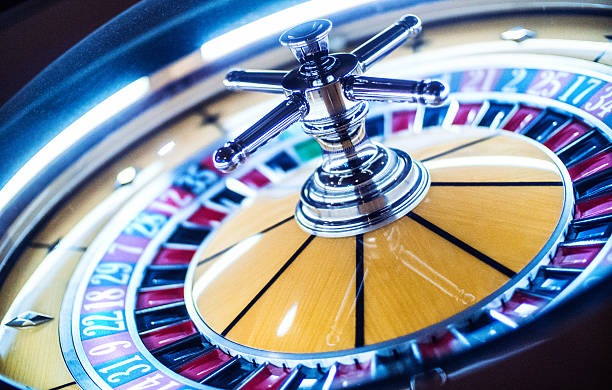 idr777 platform interface showing slot games and tournament leaderboards